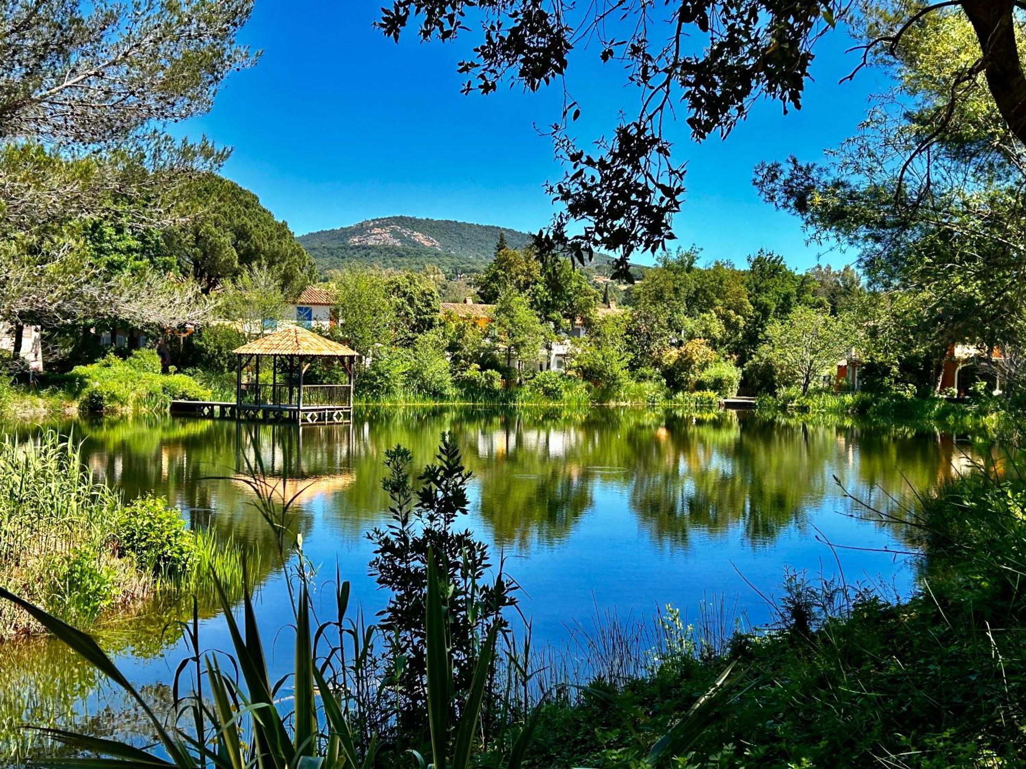 Les Restanques Vue Mer Roses 1070 Rez De Jardin Grimaud Eksteriør bilde